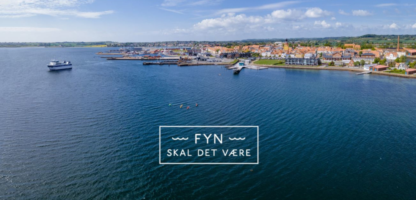 Faaborg med kajakker og øfærgen | Øhavsstien