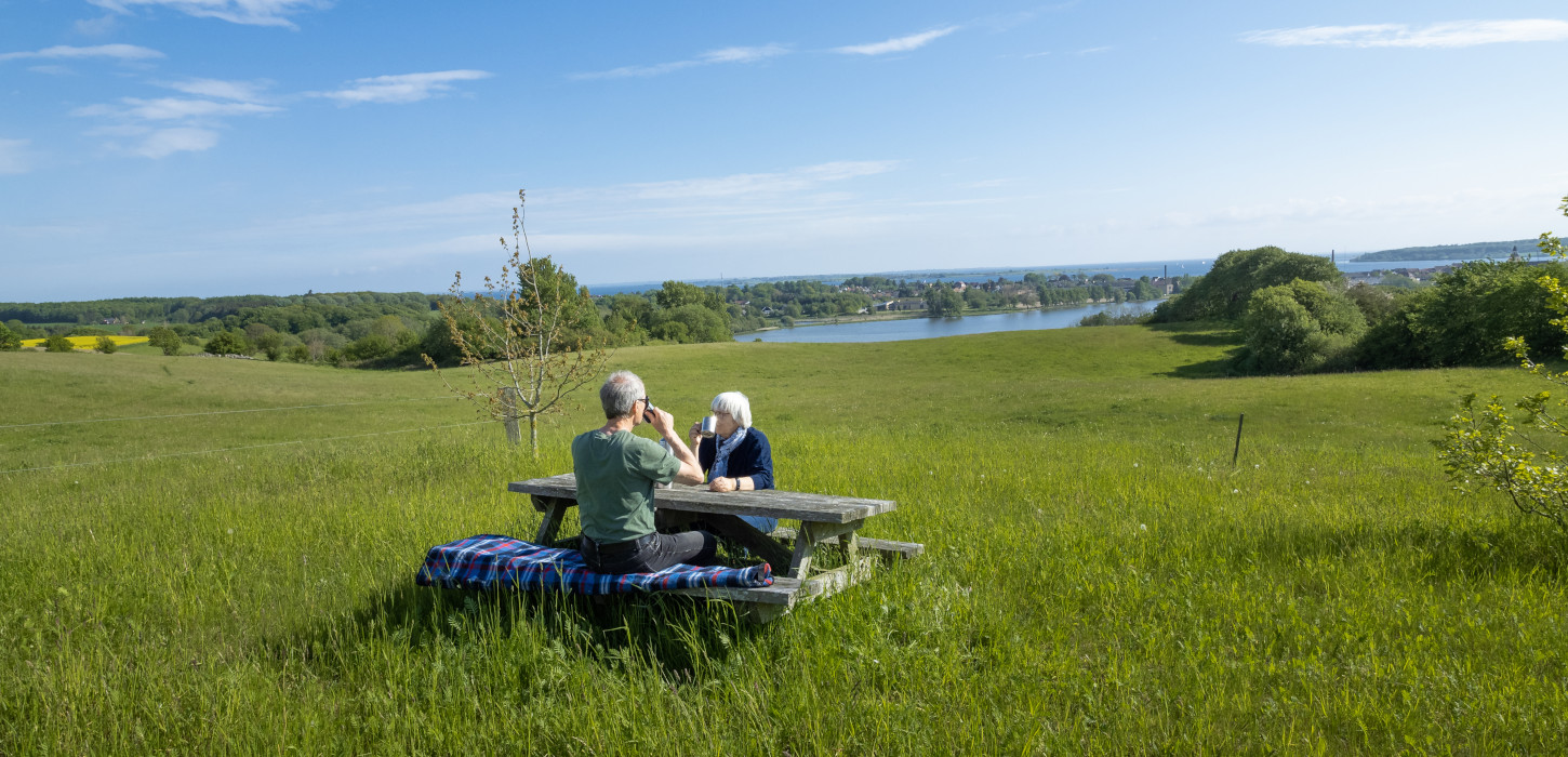 Par på vandreferie i Sundbakkerne ved Faaborg