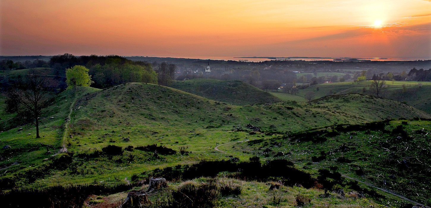 Solnedgang over Svanninge Bjerge og Bakker
